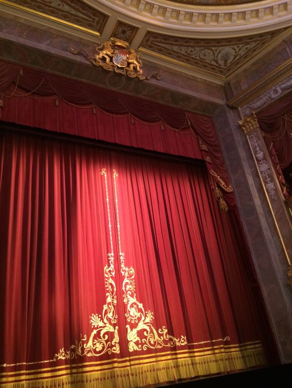 Gärtnerplatztheater München / Der neue Bühnenvorhang © D Zimmermann Gärtnerplatztheater München / Der neue Bühnenvorhang © D Zimmermann