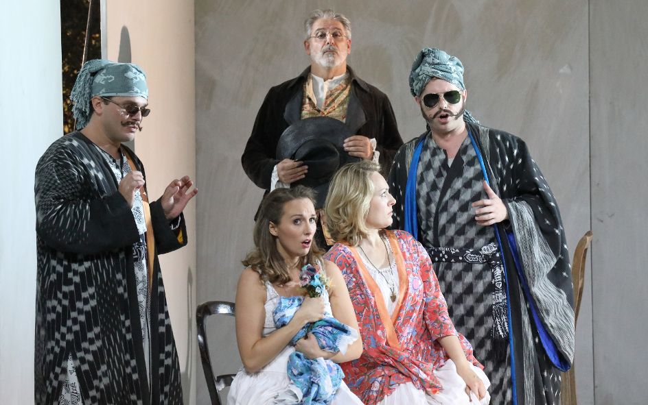 Bayerische Staatsoper / Cosi fan tutte - Hier Fritsch, Brower, Chest, Fanale, Park © Wilfried Hösl Bayerische Staatsoper / Cosi fan tutte - Hier Fritsch, Brower, Chest, Fanale, Park © Wilfried Hösl