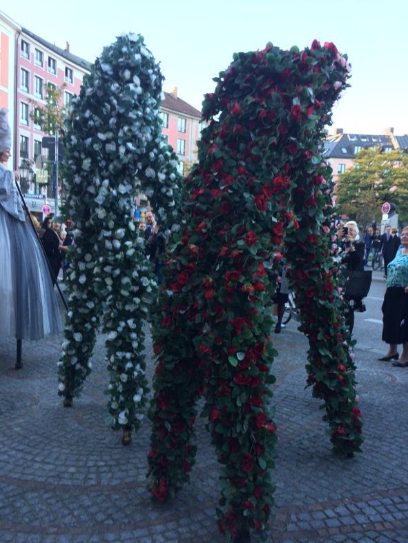Der Gärtnerplatz in München / Zur Eröffnung des Theaters geschmückt © D Zimmermann Der Gärtnerplatz in München / Zur Eröffnung des Theaters geschmückt © D Zimmermann