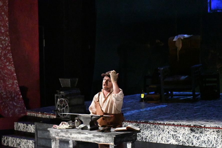 Stadttheater Minden / Mime am Amboss_ Dan Karlström © Friedrich Luchterhandt Stadttheater Minden / Mime am Amboss_ Dan Karlström © Friedrich Luchterhandt