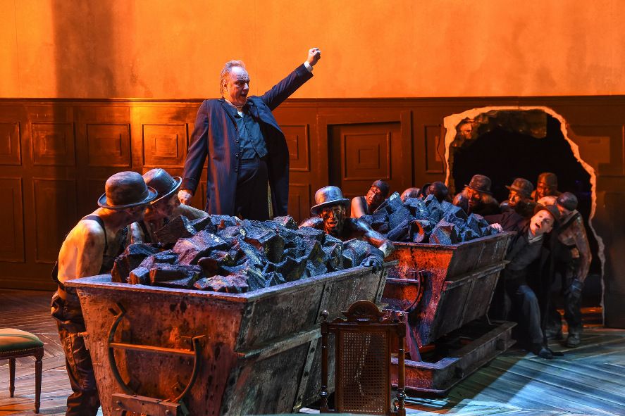 Deutsche Oper am Rhein / Das Rheingold - hier Alberich und die Nibelungen © Hans Jörg Michel Deutsche Oper am Rhein / Das Rheingold - hier Alberich und die Nibelungen © Hans Jörg Michel