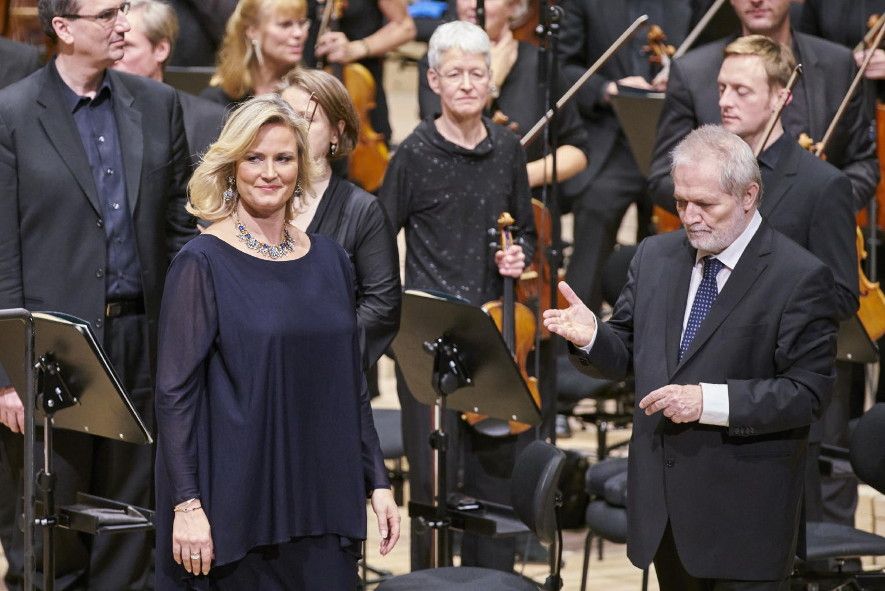 Elbphilharmonie Hamburg / Das Floss der Medusa - Camilla Nylund "La Mort" und Peter Eötvös Dirigent © Claudia Hoehne Elbphilharmonie Hamburg / Das Floss der Medusa - Camilla Nylund "La Mort" und Peter Eötvös Dirigent © Claudia Hoehne