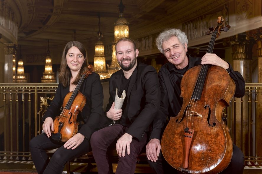 Staatsoper Stuttgart / Madeleine Przybyl, Johann Blanchard und Michael Gross © Sebastian Klein Staatsoper Stuttgart / Madeleine Przybyl, Johann Blanchard und Michael Gross © Sebastian Klein