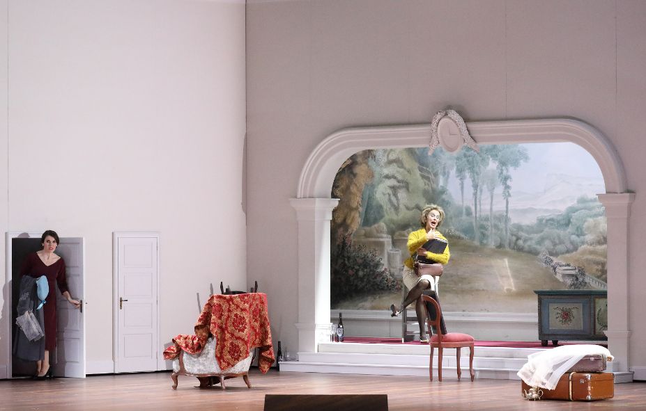 Bayerische Staatsoper / Le nozze di Figaro - hier Olga Kulchynska als Susanna und Anne Sofie von Otter als Marcelline © Wilfried Hösl Bayerische Staatsoper / Le nozze di Figaro - hier Olga Kulchynska als Susanna und Anne Sofie von Otter als Marcelline © Wilfried Hösl