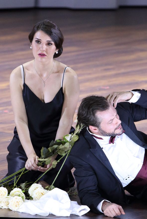 Bayerische Staatsoper / Le nozze di Figaro - hier Olga Kulchynska als Susanna und Alex Esposito als Figaro © Wilfried Hösl Bayerische Staatsoper / Le nozze di Figaro - hier Olga Kulchynska als Susanna und Alex Esposito als Figaro © Wilfried Hösl