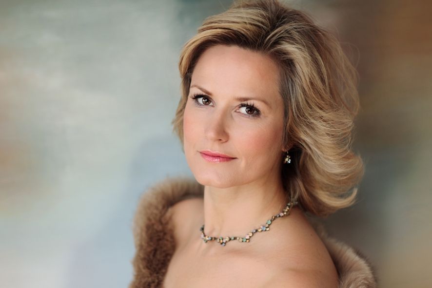 Oper Frankfurt / Camille Nylund © anna.s Oper Frankfurt / Camille Nylund © anna.s