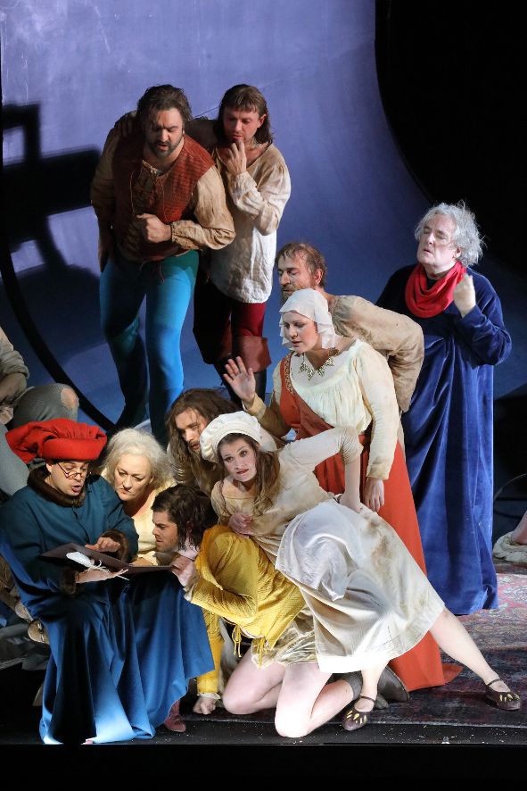 Bayerische Staatsoper / Il trittico - hier in Gianni Schicci das Ensemble © Wilfried Hoesl