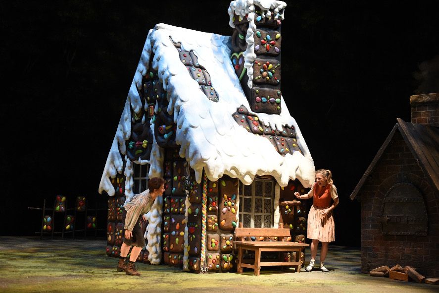 Deutsche Oper am Rhein / Hänsel und Gretel - und das so verträumte Hexenhaus © Hans Joerg Michel