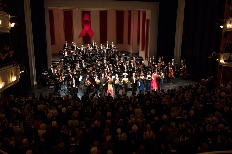 Deutsche Oper am Rhein / Standing Ovations für Bogdan Baciu, Brian Jagde, Michele Angelini, Nicholas Brownlee, Adela Zaharia, Leonardo Capalbo, Irene Roberts, Sascha Goetzel, Elsa Dreisig, Brenda Rae, Regula Mühlemann, Lea Desandre und die Duisburger Philharmoniker © Susanne Diesner