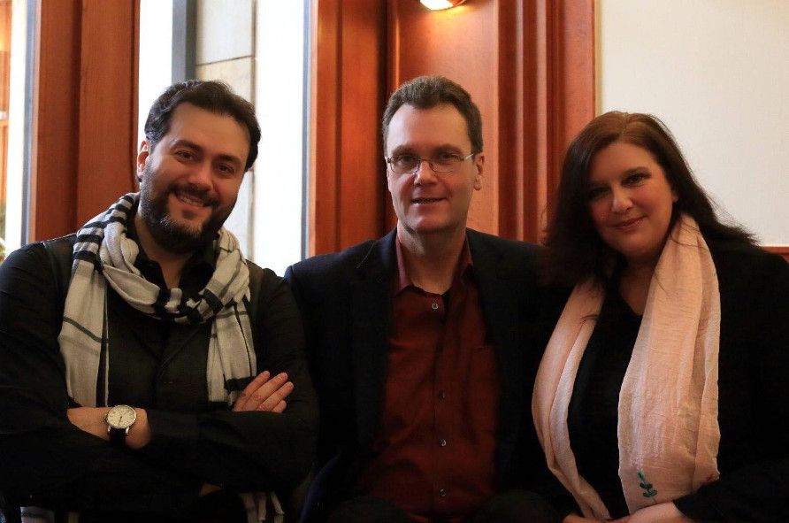  Aris Argiris (links) und Lupe Larzabal mit IOCO Korrespondent Patrik Klein Mitte) © Sofia Argiris