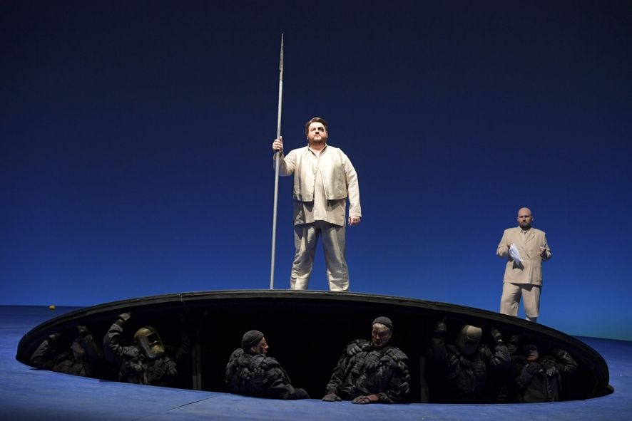 Oper Frankfurt / Das Rheingold - v.l.n.r. Kurt Streit (Loge) und James Rutherford (Wotan) © Barbara Aumüller