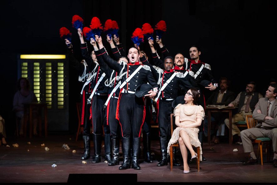 Musiktheater im Revier / Liebestrank - hier : die Belcores feiern Adina © Pedro Malinowski