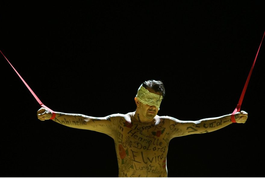 Hessisches Staatstheater Wiesbaden / Don Giovanni - hier : Christopher Bolduc als Don Giovanni am Ende © Karl Monika Forster