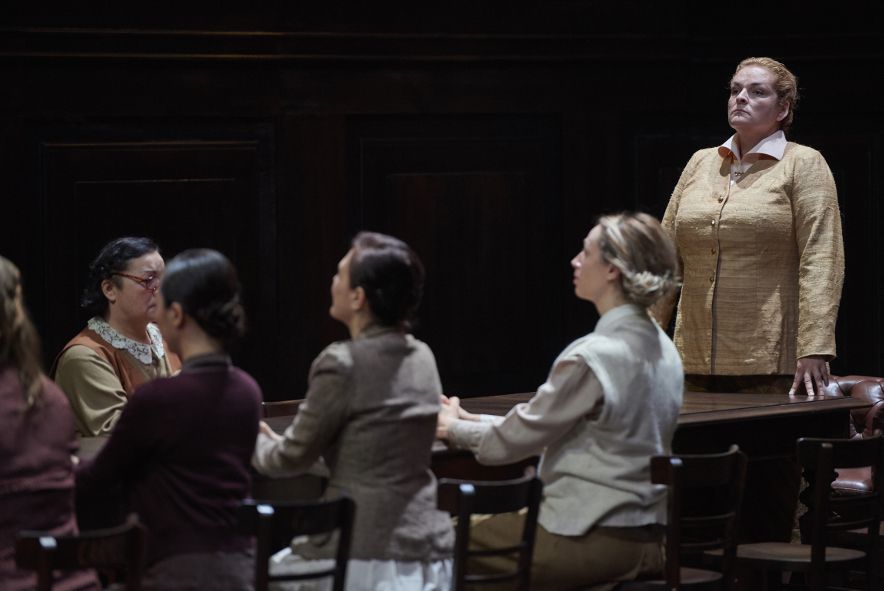 Staatsoper Hannover / Dialoge der Karmelitinnen - hier : Kelly God als Madame Lidoine und Ensemble © Thomas M. Jauk