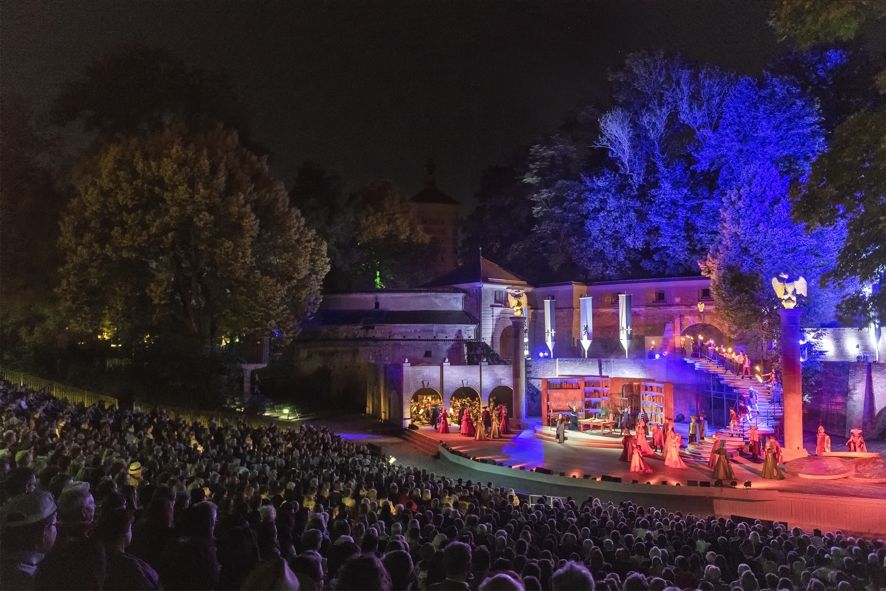 Theater Augsburg / Ein Herz aus Gold © Jan-Pieter Fuhr