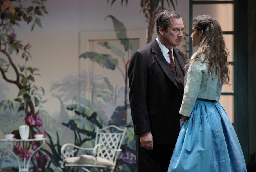 Hessisches Staatstheater Wiesbaden / May fair Lady - hier : Uwe Eric Laufenberg als Henry Higgins und Mira Benser als Eliza Doolittle © Monika Forster