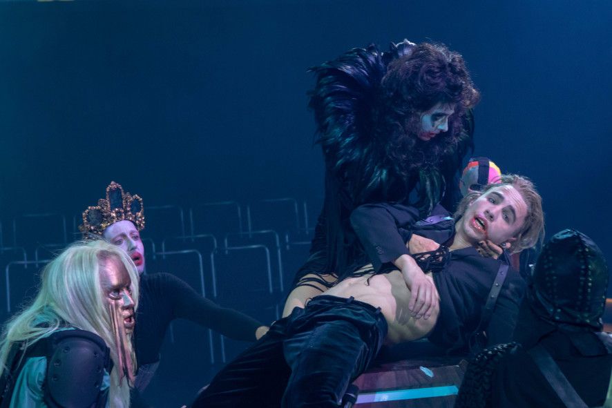 Theater Muenster / Caligula von Albert Camus - hier : Orgie der Gewalt_ Fréderic Brossier, Christian Bo Salle, Sandra Schreiber, Joachim Foerster © Oliver Berg