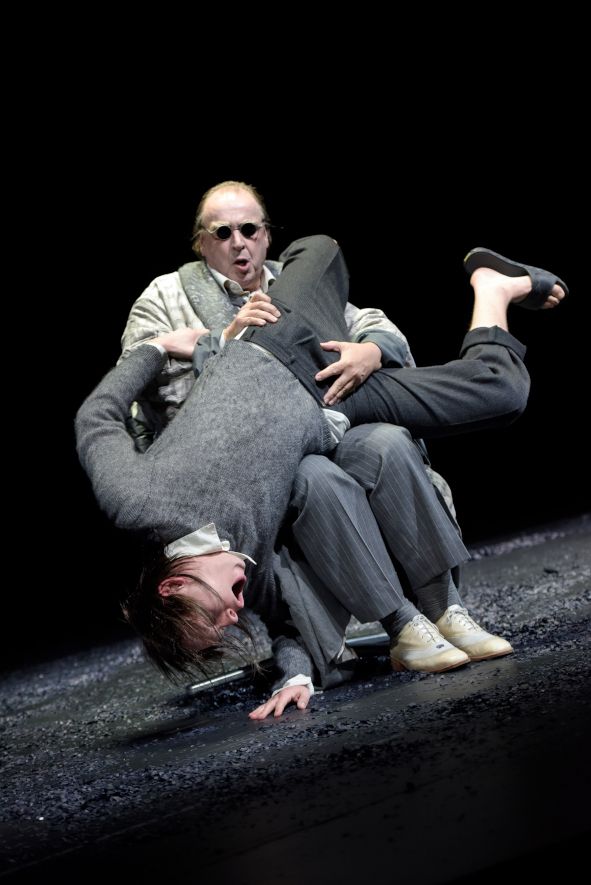Residenztheater München / ENDSPIEL von Samuel Beckett - hier : Oliver Nägele (Hamm), Franz Pätzold (Clov) © Thomas Aurin