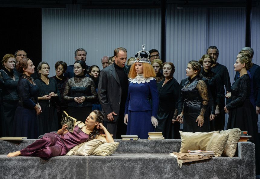 Deutsche Oper am Rhein / Maria Stuarda - hier : Adela Zaharia als Maria Stuarda, Richard Šveda als Lord Guglielmo Cecil, Maria Kataeva als Elisabetta © Hans Joerg Michel