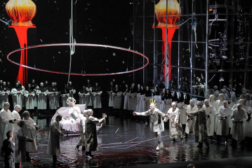 Bayerische Staatsoper / Karl V. © Wilfried Hoesl