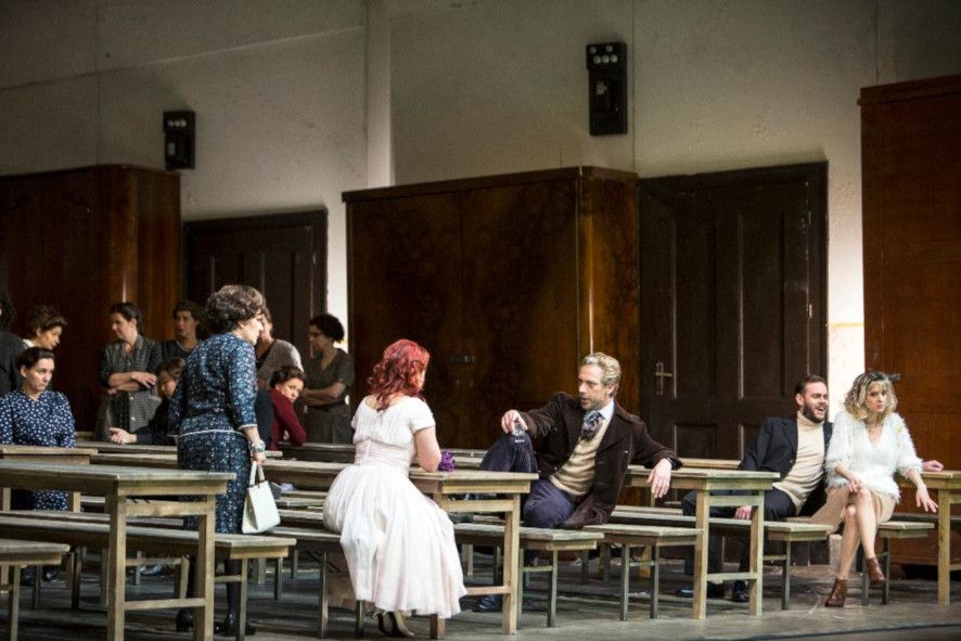 Deutsche Oper Berlin / La Sonnambula - hier : Verena Gimadieva als Amina, Ante Jerkunica als Graf Rodolfo © Bernd Uhlig