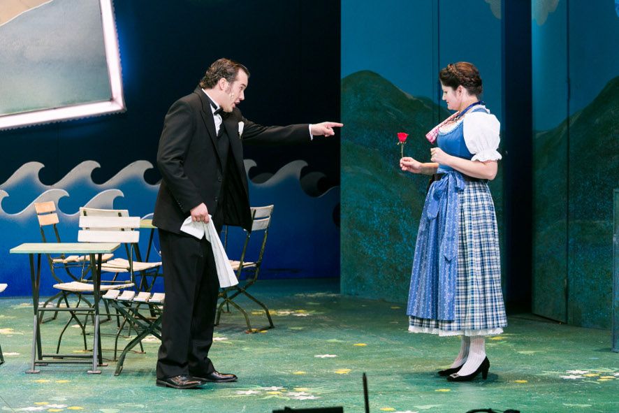 Staatstheater am Gärtnerplatz / Im weissen Rössl - hier : Zahlkellner Leopold und Rössl Wirtin Josepha © Thomas Dashuber