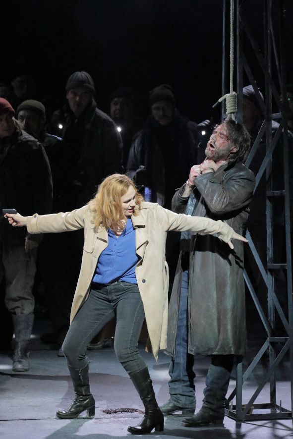 Bayerische Staatsoper / La fanciulla del West - hier : Anja Kampe als Minnie und Brandon Jovanovich als Johnson © W. Hoesl