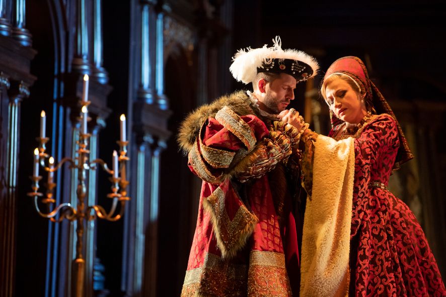 Opéra Royal de Wallonie-Liège / Anna Bolena - hier : Marco Mimica als Heinrich VIII und Sofia Soloviy als Jane Seymour © Opéra Royal de Wallonie-Liège