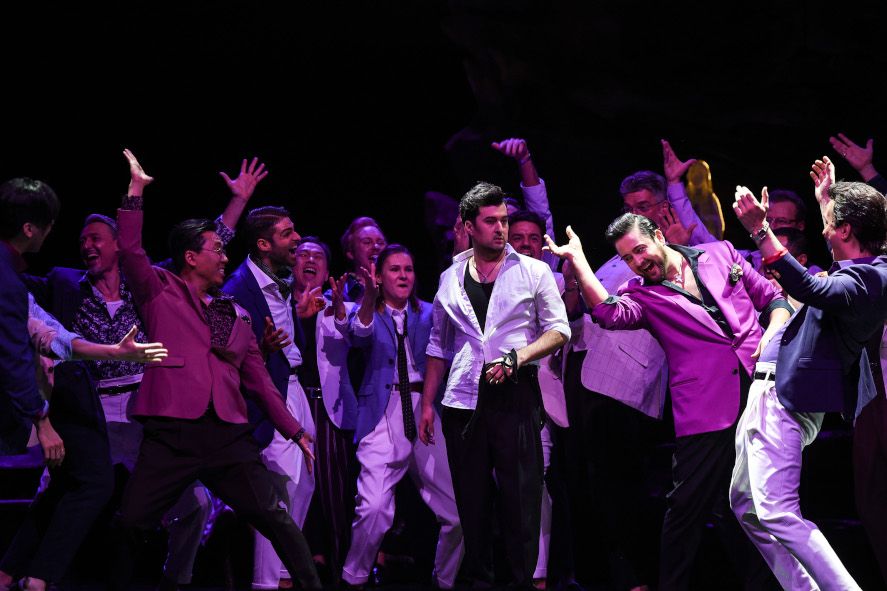 Deutsche Oper am Rhein / Romeo et Juliette - hier : Maria Boiko als Stephano, Ovidiu Purcel als Romeo, Bogdan Baciu als Mercutio © Hans Joerg Michel