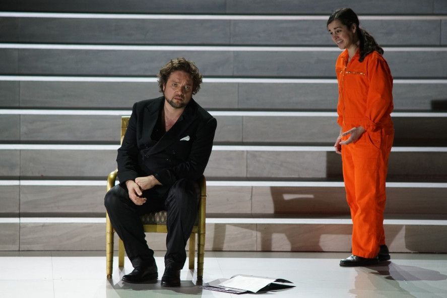  Hessisches Staatstheater Wiesbaden / La Clemenza di Tito hier Mirko Roschkowski als Titus und Silvia Hauer als Sesto © Karl Monika Forster