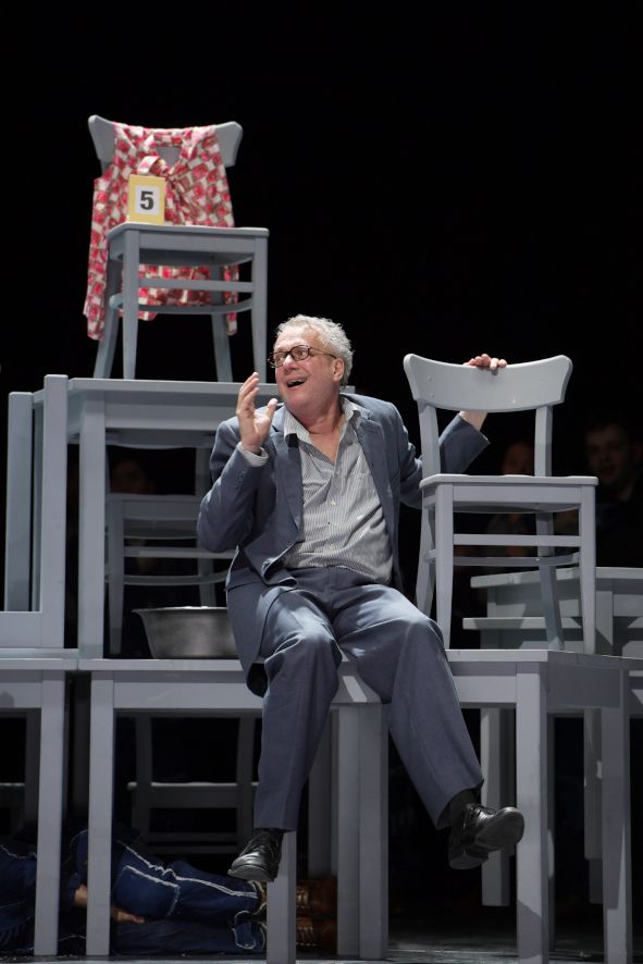 Oper Frankfurt / Aus einem Totenhaus - hier : Joachim Martin Kränzle als Siskov © Barbara Aumüller Oper Frankfurt / Aus einem Totenhaus - hier : Joachim Martin Kränzle als Siskov © Barbara Aumüller