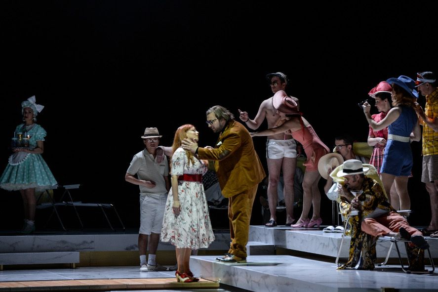Deutsche Oper am Rhein / Pique Dame - hier :  Elisabeth Strid als Lisa, Sergey Polyakov als Hermann, Ensemble © Hans Joerg Michel