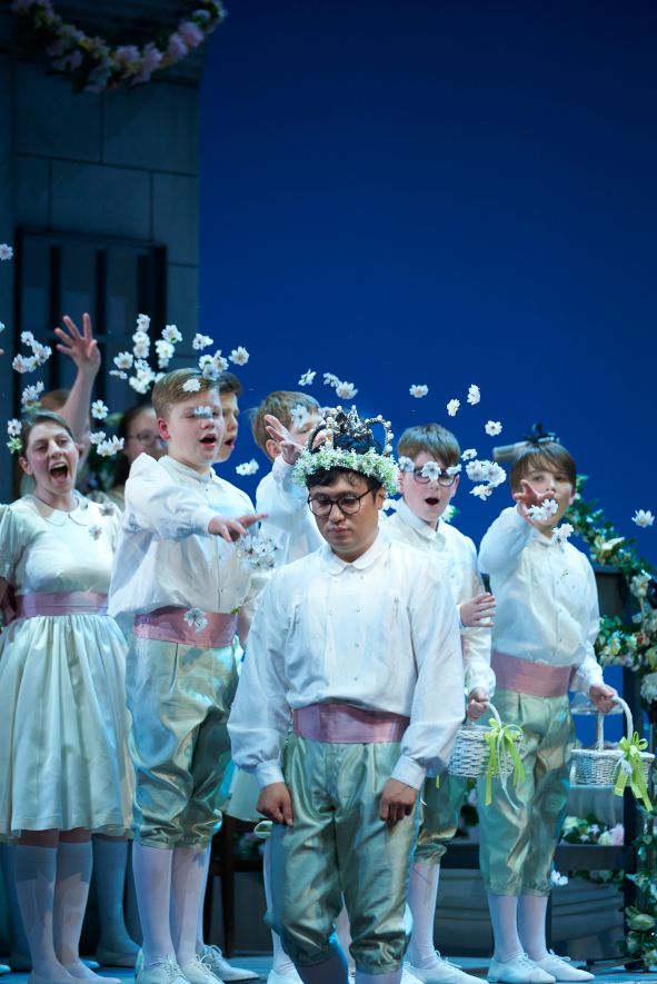 Theater Koblenz / Albert Herring - hier : Jungho Lee als Albert Herring, Michele Silvestrini als Emmy © Matthias Baus