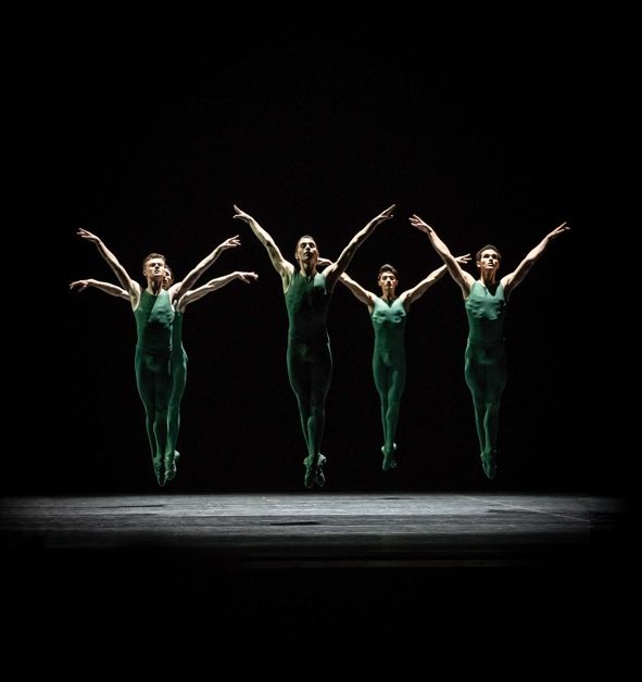 Wiener Staatsoper / Artifact Suite - Ensemble © Wiener Staatsballett / Ashley Taylor