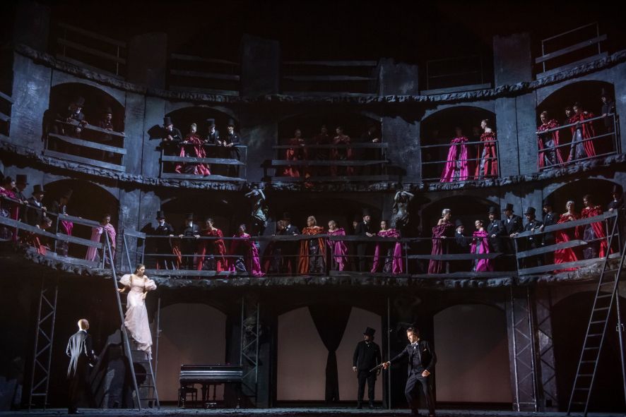 Opera Royal de Wallonie / I Purtitani - hier : das Ensemble © Opéra Royal de Wallonie-Liège