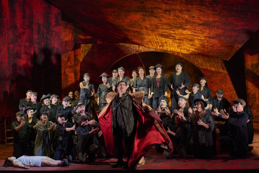 Oper Dortmund / TURANDOT - Sae-Kyung Rim Andrea Shin - Chor der Oper Dortmund © Bjoern Hickmann