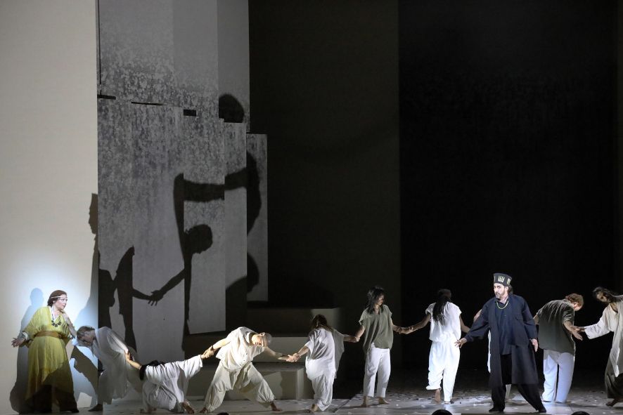 Bayerische Staatsoper München / Alceste - hier : Dorothea Röschmann als Alceste, Charles Castronovo als Admète, Compagnie Eastman © Bayerische Staatsoper / Wilfried Hoesl