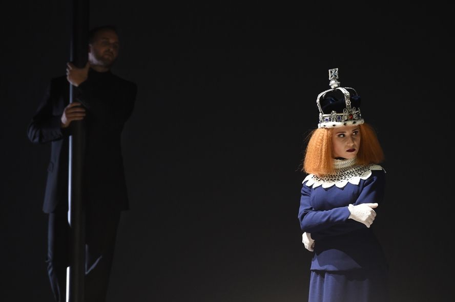 Deutsche Oper am Rhein / Maria Kataeva als Elisabetta in „Maria Stuarda“ an der Deutschen Oper am Rhein © Hans Jörg Michel 