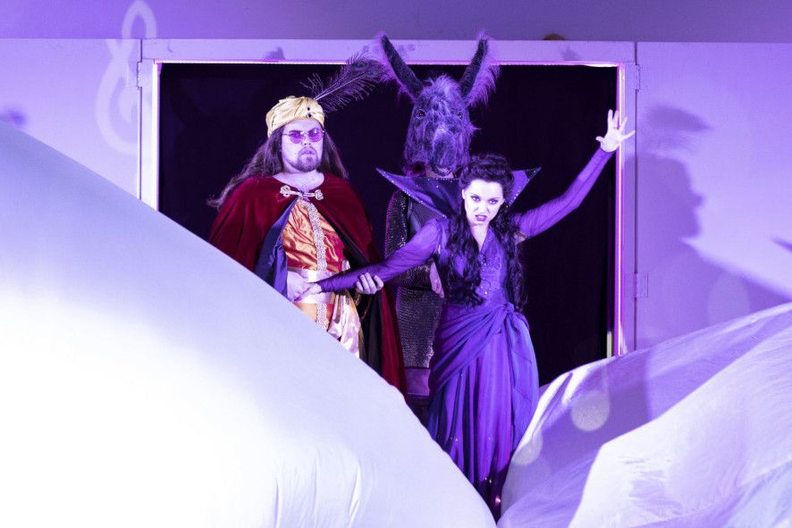 Salzburger Festspiele / Der Gesang der Zauberinsel - hier : James Ley als Ruggiero, Joanna Kedzior als Alcina © SF / Erika Mayer
