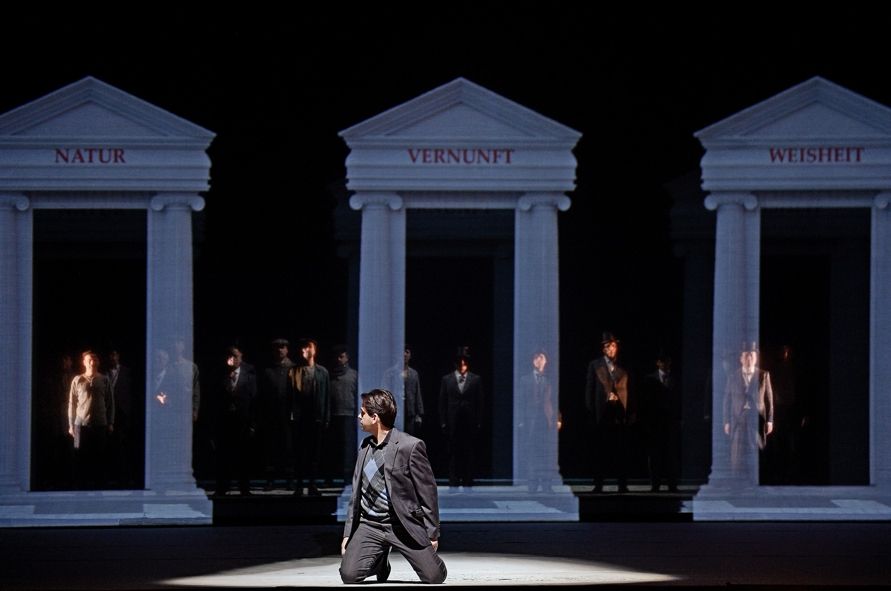 Hessisches Staatstheater Wiesbaden / Die Zauberflöte - Gustavo Quaresma, Herrenchor © Andreas J. Etter