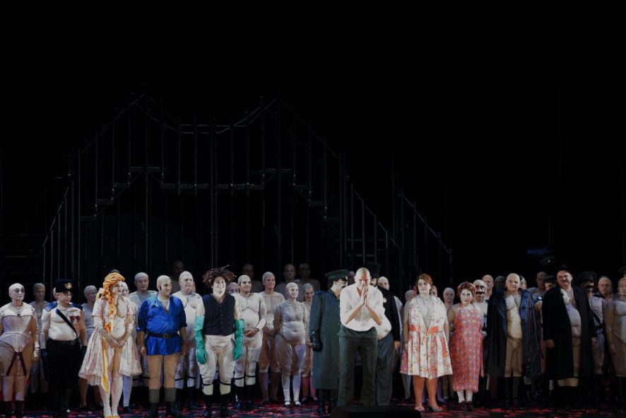 Staatsoper Hamburg / Die Nase hier Schlussapplaus © Patrik Klein