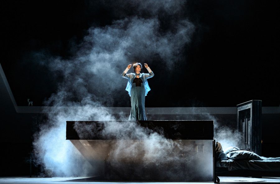 Nationaltheater Mannheim / Die Frau ohne Schatten - hier : Catherine Foster als Färberin © Hans Joerg Michel