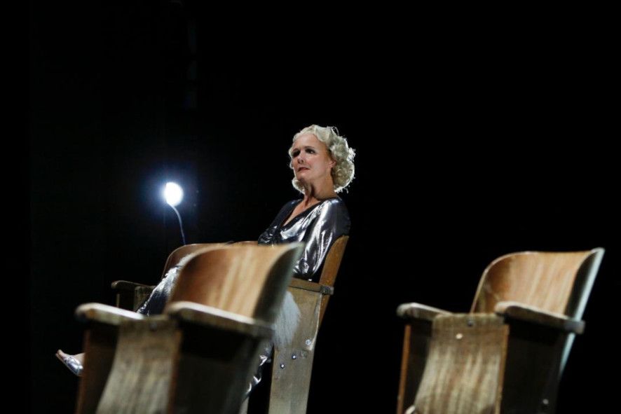 Theater Münster / BRD-Trilogie von Rainer Werner Fassbinder - hier : Lola, die Bordell-Sängerin, wird zum Wirtschaftswunderkind © Marion Bührle