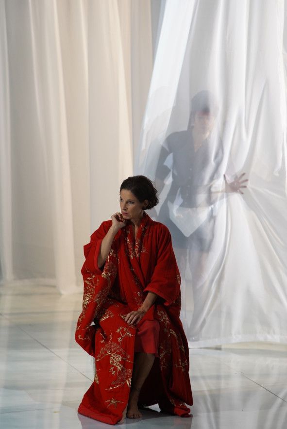 Hessisches Staatstheater Wiesbaden / Der Rosenkavalier - hier : Nicola Beller Carbone als Feldmarschallin © Karl  Monika Forster