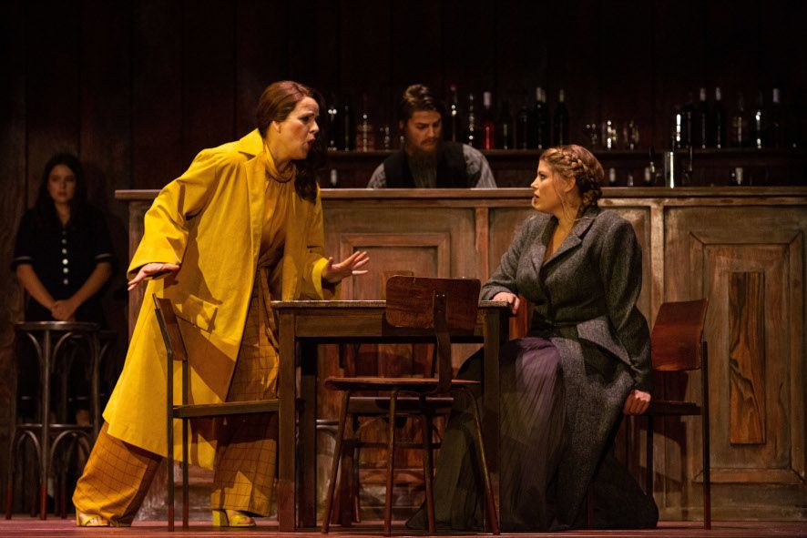 Theater für Niedersachsen / Tristan und Isolde - hier :  Julia Borchert als Isolde, Neele Kramer als Brangäne © T.Behind-Photographics