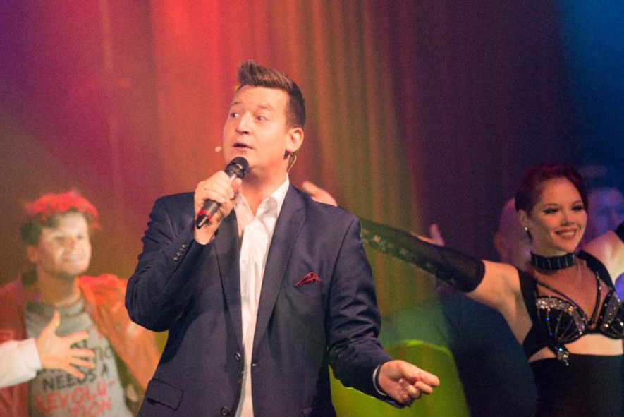 GOP Varieté-Theater Münster / Keine halben Sachen - hier : Marcel Kösling und Ensemble © Toofan Hashemi