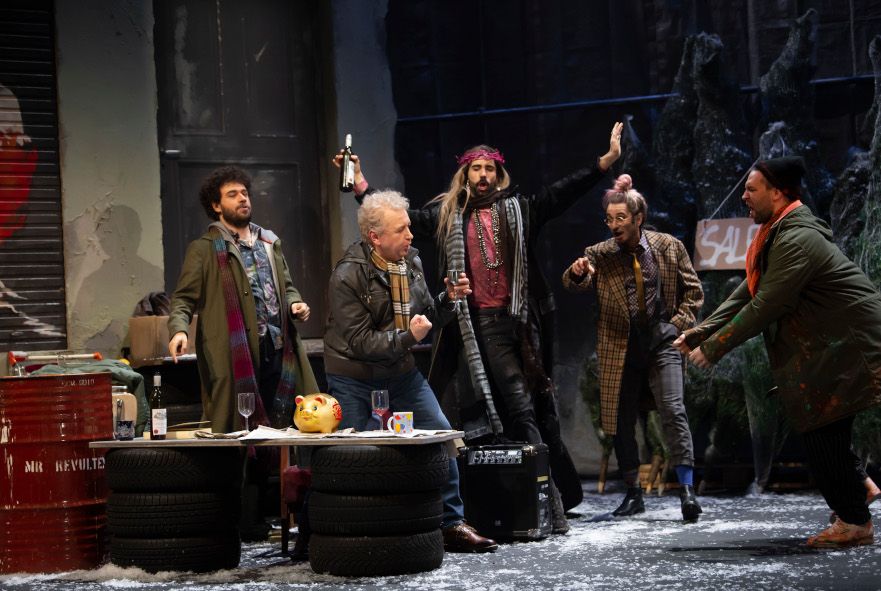 Theater Basel / La Boheme - hier: in der Studentenbude mit Vermieter Benoit © Theater Basel / Priska Ketterer