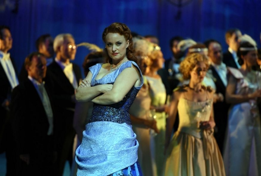 Hessisches Staatstheater Wiesbaden / Gräfin Mariza - hier : Sabina Cvilak als Gräfin Mariza © Karl und Monika Forster
