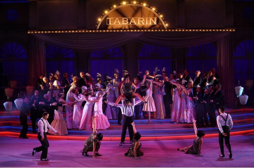 Hessisches Staatstheater Wiesbaden / Gräfin Mariza - hier : Ensemble, Tänzer, Chor © Karl und Monika Forster