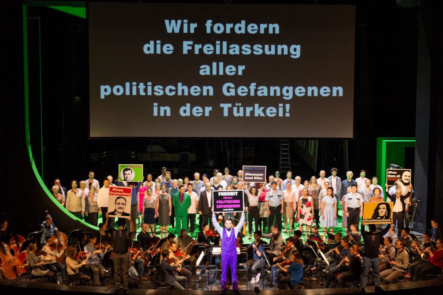 Theater Bonn / Fidelio - hier : Aufruf zum Ende der Vorstellung © Thilo Beu